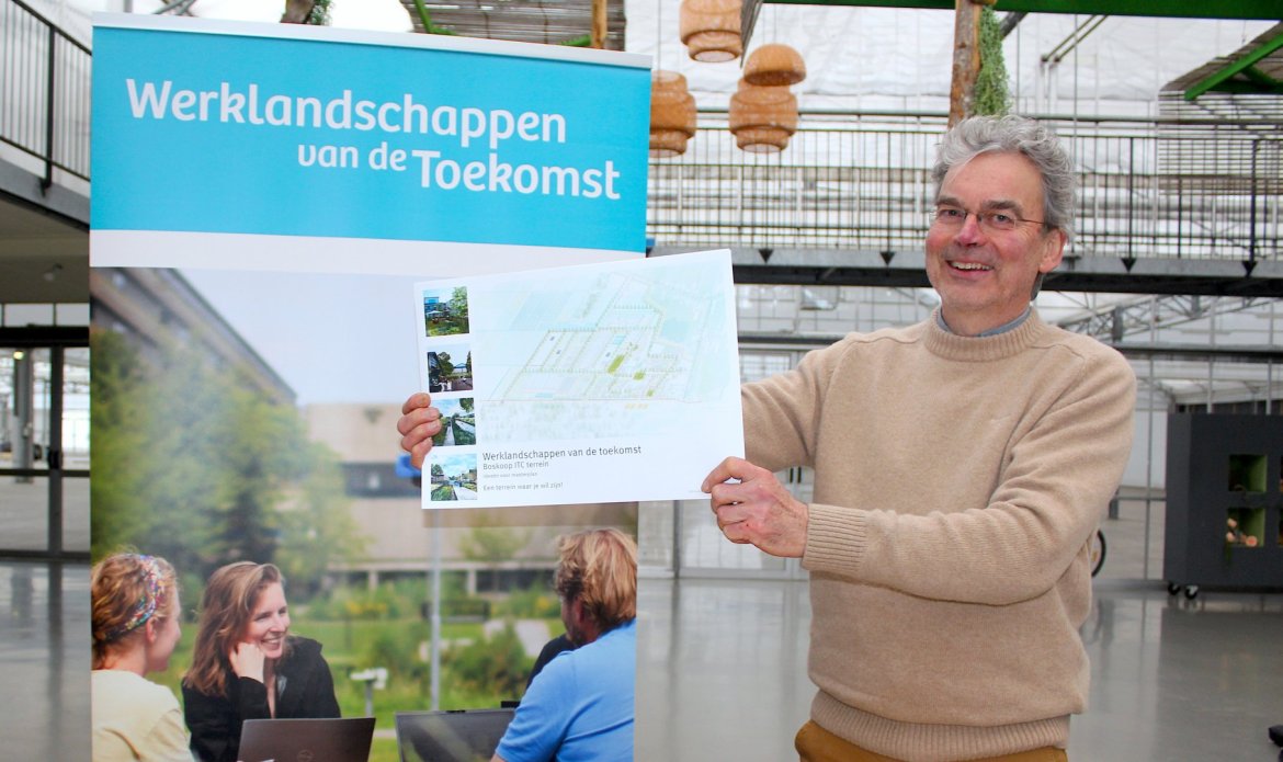 fred-booy-met-het-ideeenboek-1